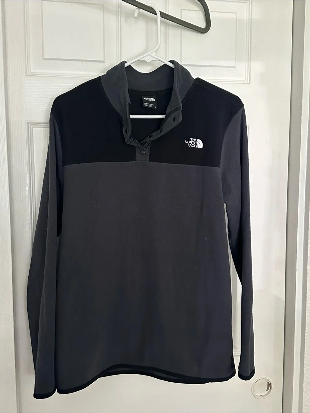 The North Face Men's Black and Charcoal Snap Pullover Fleece